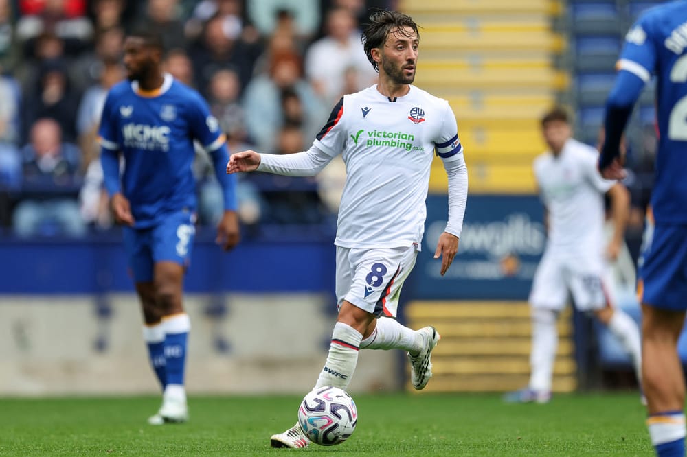 3F3TE8N 25th July 2026; Toughsheet Community Stadium, Bolton, Greater Manchester, England; Friendly Football, Bolton Wanderers versus Everton; Josh Sheehan of Bolton runs with the ball